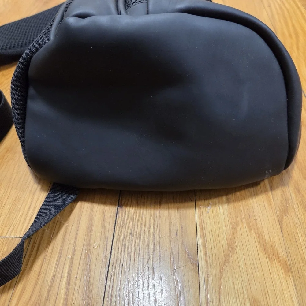 Duchamp Unisex Crossbody Sling Rubberized Casual Lightweight Travel Bag Black S